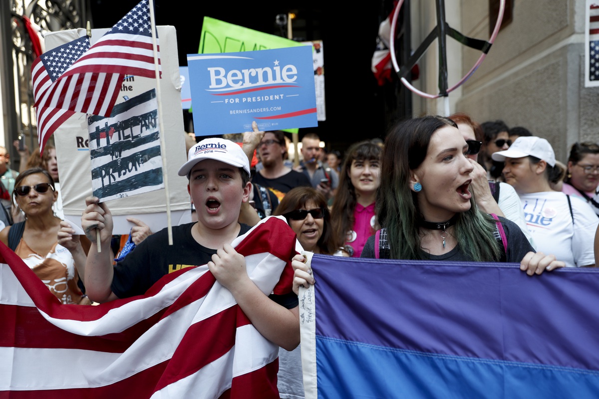 Pro Sanders Demonstrators March In The Sweltering Heat Las Vegas Sun News 