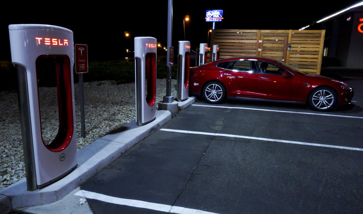 Tesla to end unlimited free use of supercharging stations Las Vegas
