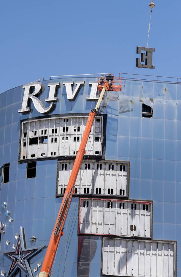 Last Riviera casino tower is gone after Vegas Strip implosion