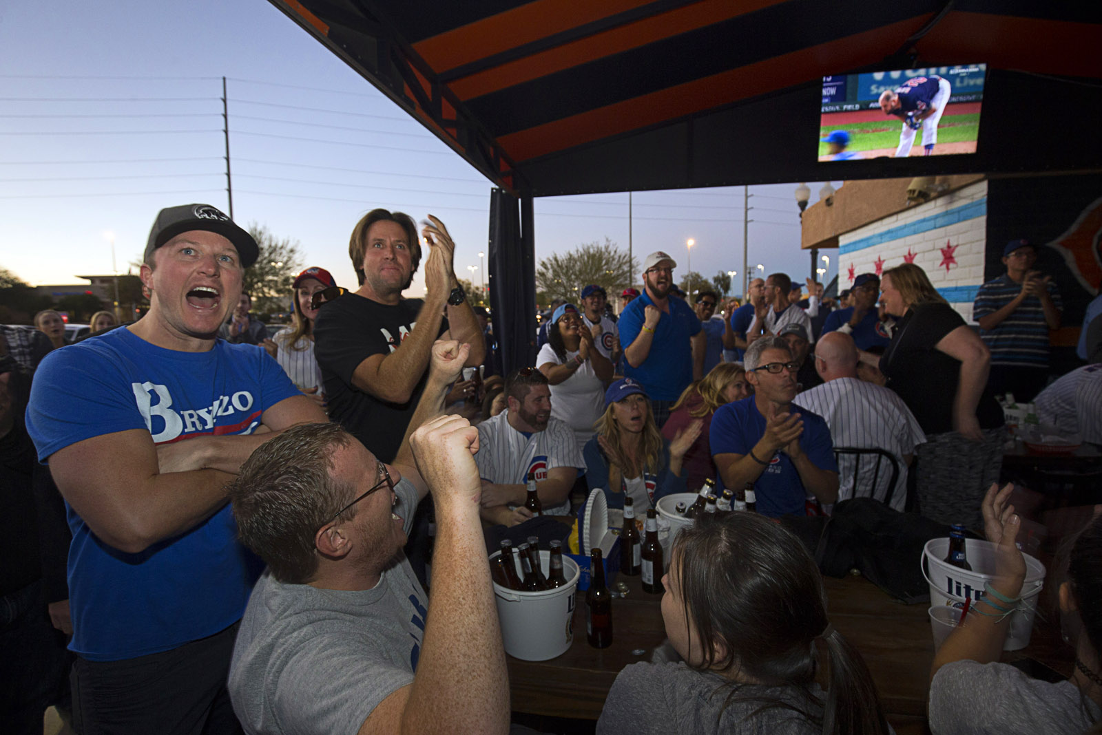 Cubs Fans Celebrate at Brando's Sports Bar - Las Vegas Sun News