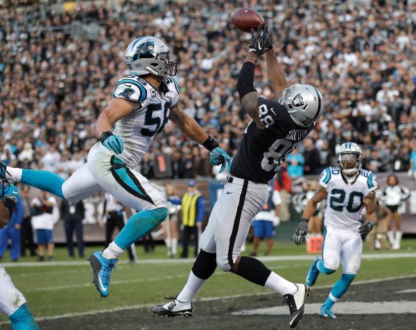 Khalil Mack, Derek Carr rally Raiders to 35-32 win over Panthers