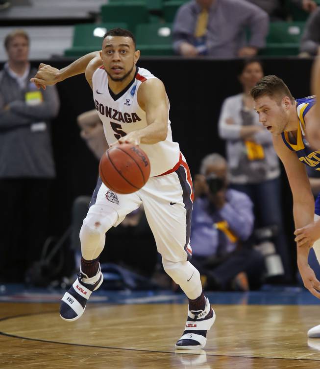 Gonzaga guard Nigel Williams-Goss (5) moves the ball down court after stealing it from South Dakota State forward Mike Daum, right, during the first half of a first-round men's college basketball in the NCAA Tournament, Thursday, March 16, 2017, in Salt Lake City.