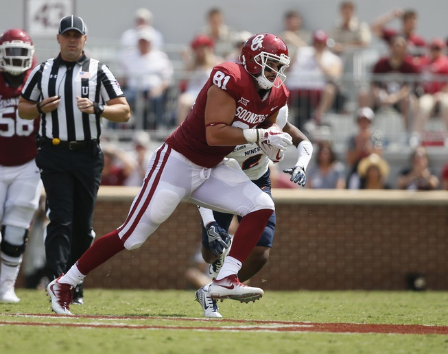 Oklahoma tight end Mark Andrews (81) carries during an NCAA ...