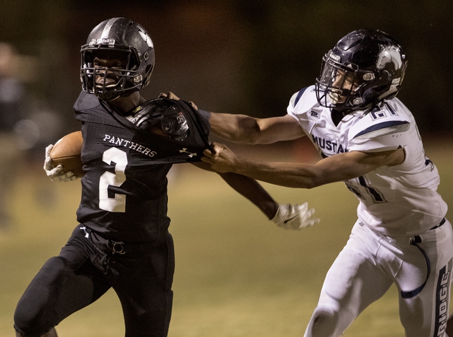 Palo Verde's Chamere Thomas (2) fights off a tackle from ...