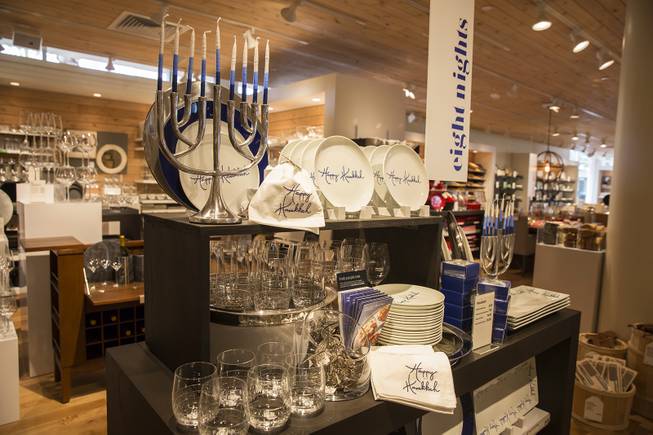 Crate & Barrel Downtown Summerlin Preview