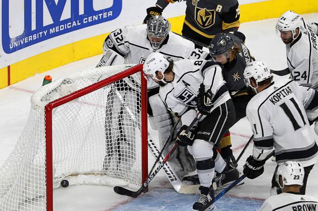 Vegas Golden Knights center William Karlsson (71) puts in his second goal of the first period during a game against the Los Angeles Kings at T-Mobile Arena Sunday, Nov. 19, 2017. The goal put the Golden Knights ahead 3-0 in the first period.