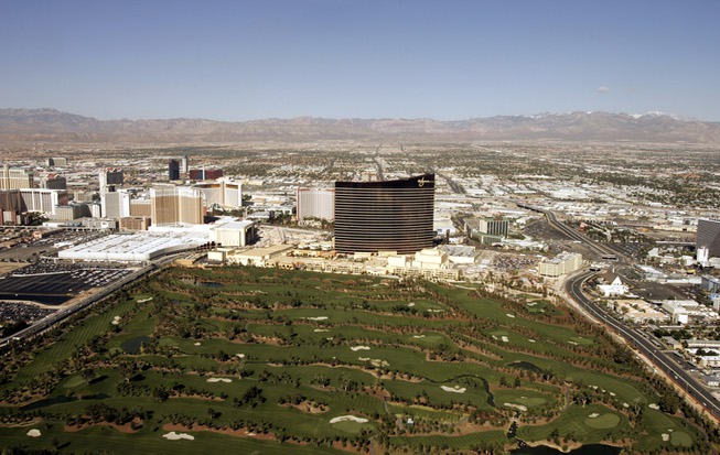 The Wynn Las Vegas towers over its 18-hole golf course ...