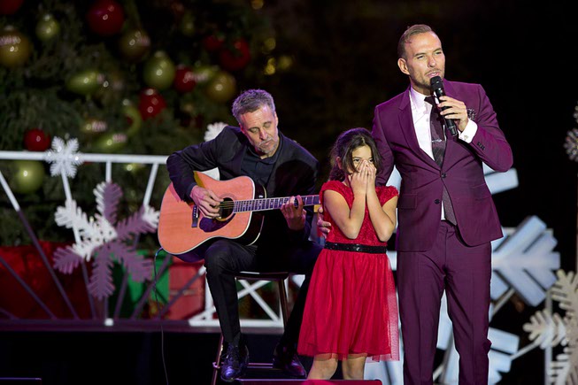 Isabella Manrique, 9, is invited onstage for a duet with ...