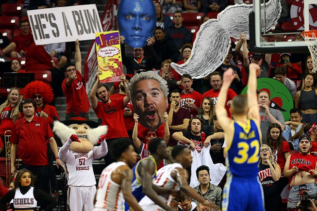 UNLV Runnin' Rebels fans try to distract San Jose State ...