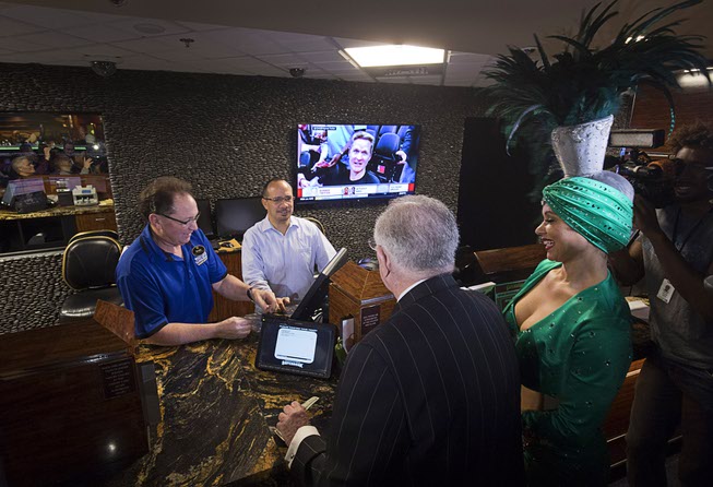 Former Las Vegas Mayor Oscar Goodman is accompanied by showgirl ...