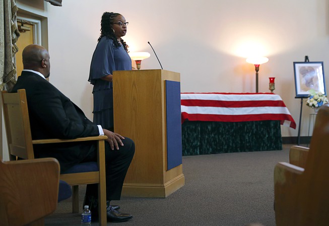 Oneida Lewis speaks at her father's funeral service during at ...