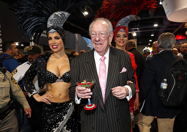 Former Mayor Oscar Goodman makes his way through the annual Nightclub and Bar Show with showgirls Jennifer Johnson, left, and Porsha Revesz at the Las Vegas Convention Center Tuesday, March 27, 2018.