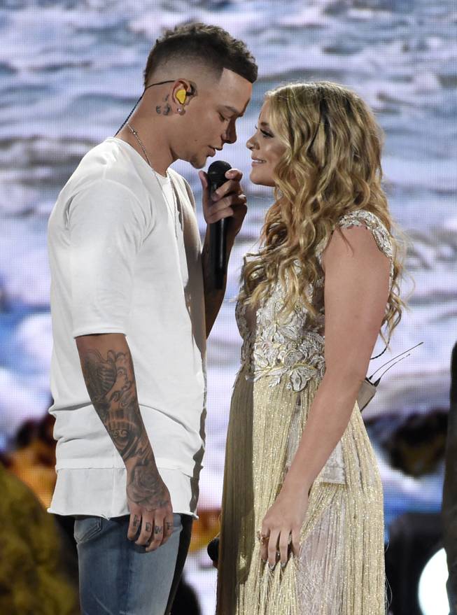 Kane Brown and Lauren Alaina perform at the 53rd ACM awards show.