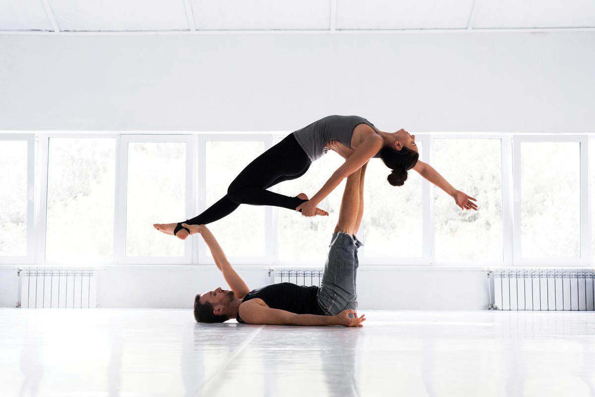 Guide to AcroYoga with Your Family + 3 Poses to Try – Philosophie