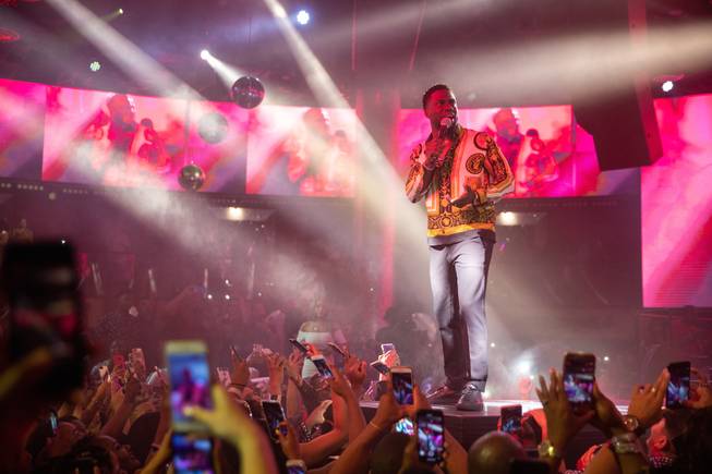 Kevin Hart saved a few jokes for Drai's on Friday night.