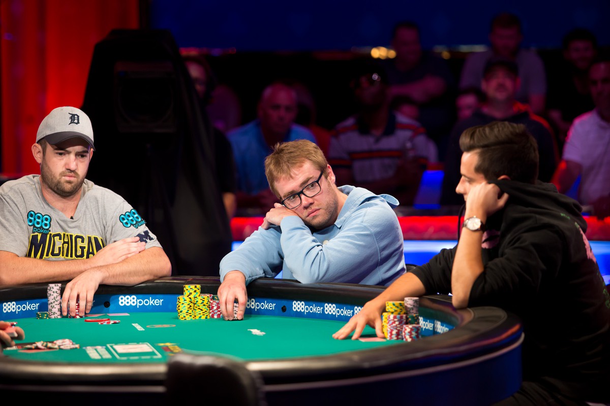 Michael Dyer muscles way to imposing lead at WSOP Main Event final