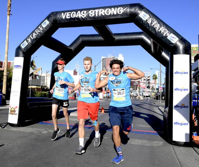 Photograph : Vegas Strong 5K/1-Mile Event 