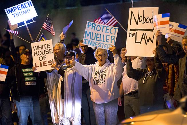 Photograph : Protest at Federal Building