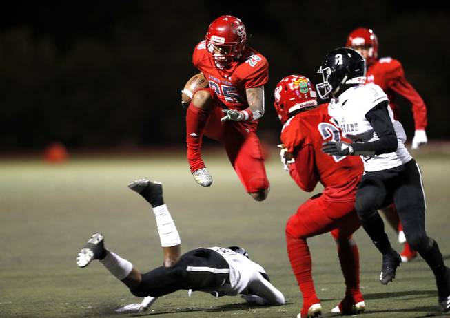 Arbor View running back Kyle Graham (25) avoids a tackle ...