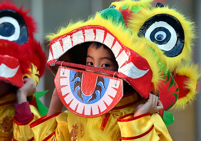 New East West Chinese Learning Center students perform during the ...
