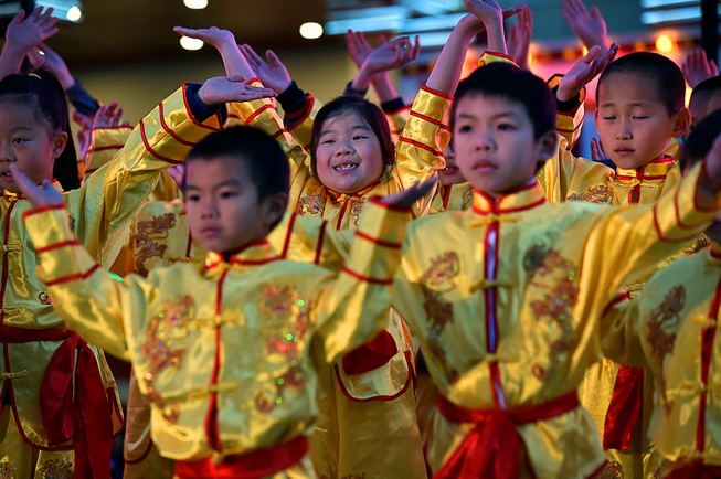 New East West Chinese Learning Center students perform during the ...