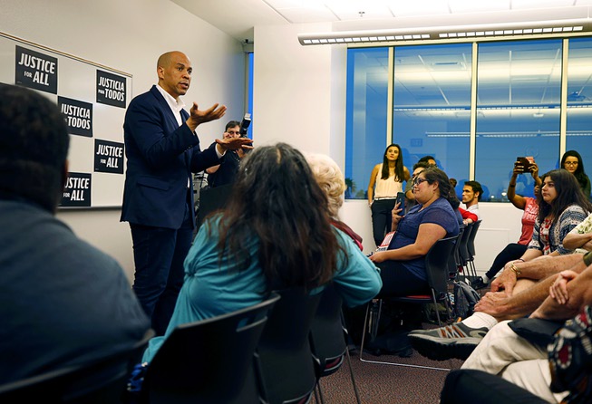 Cory Booker Visits Unlv Democratic Presidential Candidate Sen Cory Booker D Nj Responds 