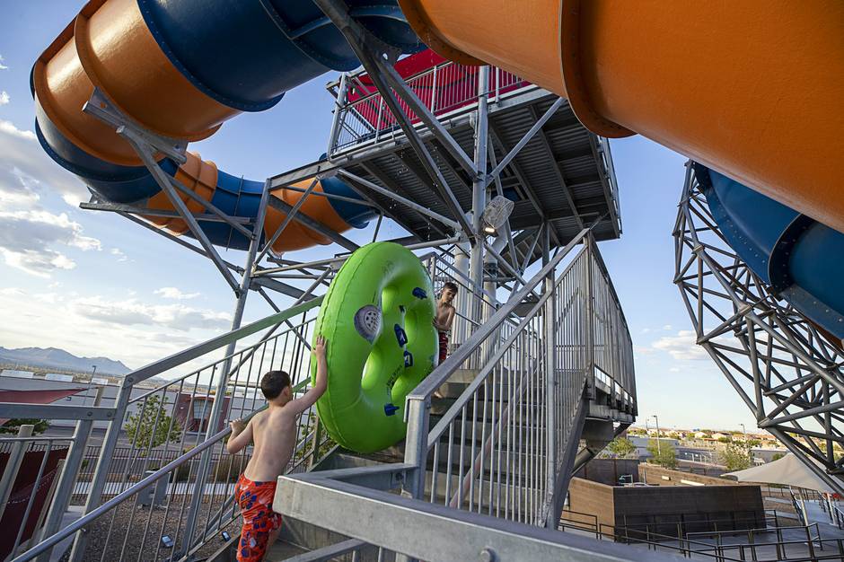 Photograph: Thrill Ride: Wet Wild 3 - Las Vegas Sun News