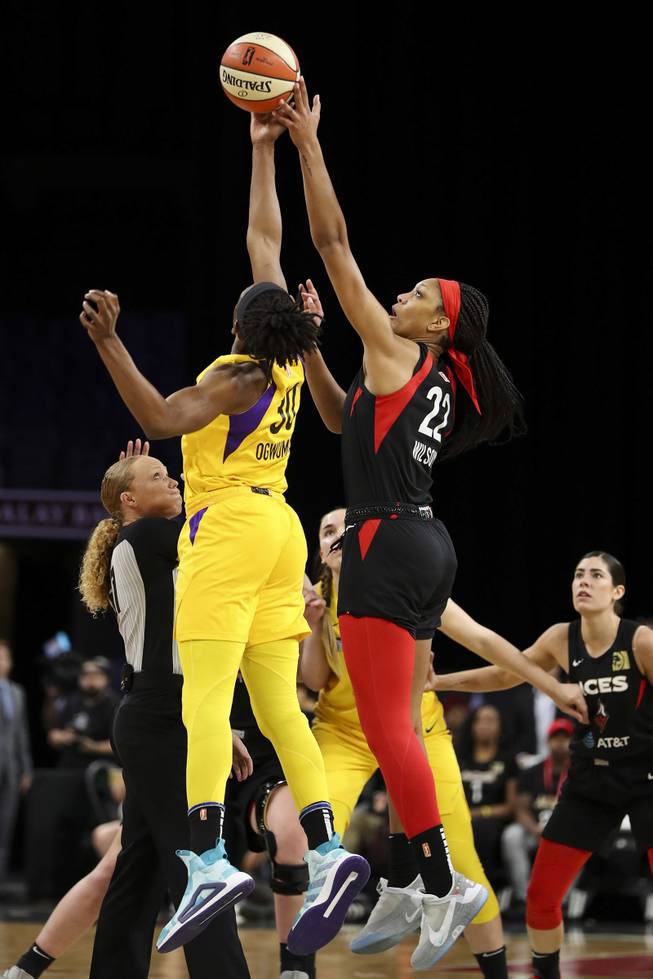 Photograph : Aces Season Opener Against Los Angeles Sparks 