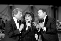 Steve Lawrence, a singer and top stage act who as a solo performer and in tandem with his wife Eydie Gorme kept Tin Pan Alley alive during the rock era, died Thursday. He was 88. Lawrence, whose hits included ...