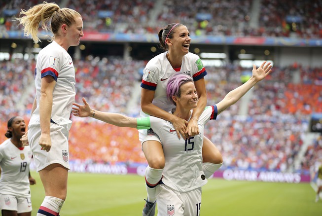 United States' Megan Rapinoe (15) and teammates celebrate after Rapinoe ...