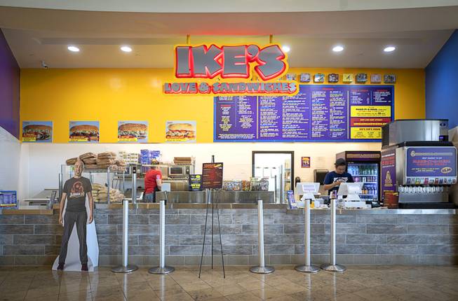 Photograph : Ike's Love & Sandwiches in Fashion Show Mall 