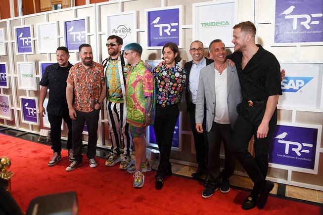 Imagine Dragons and The Tenderloins appear on the red carpet ...
