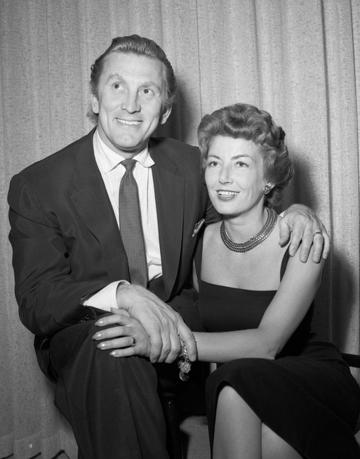 Kirk Douglas and Anne Buydens pose for wedding photos at ...