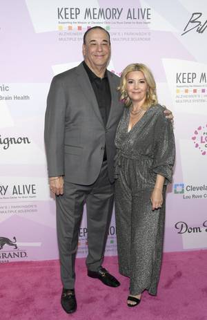 Neil Diamond feels Power of Love at Las Vegas gala