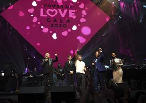 Neil Diamond feels Power of Love at Las Vegas gala