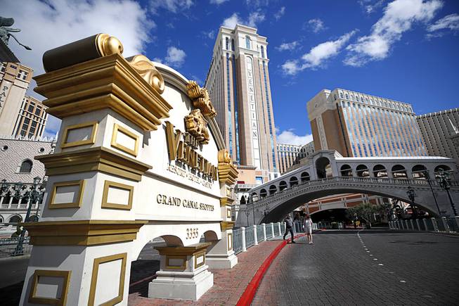 Strip Casinos Begin Temporary Closures