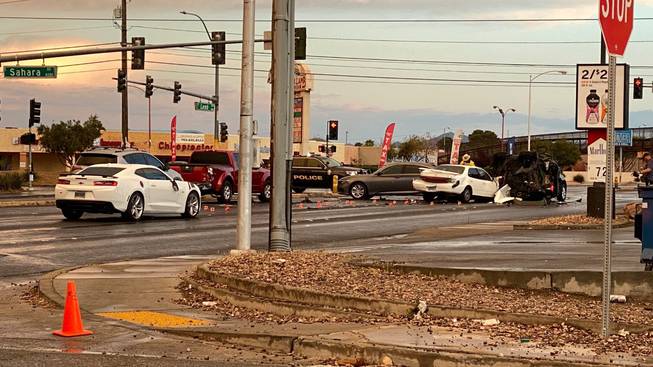 Driver killed in 10-vehicle crash at red light - Las Vegas Sun News