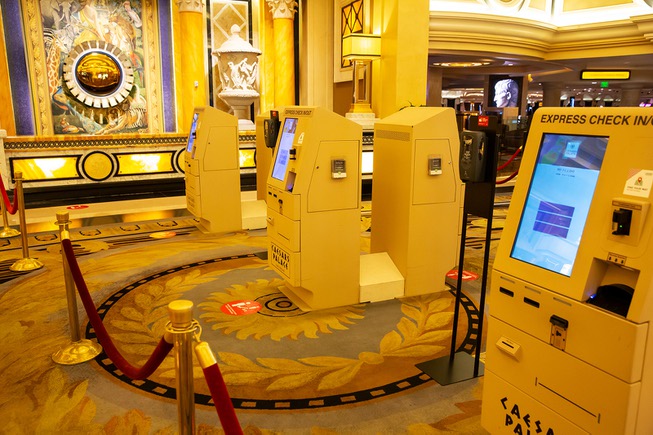 Hotel Check In Kiosks Kiosks Are Set Up In The Lobby At Caesars Palace 5504