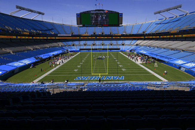 The Carolina Panthers and the Las Vegas Raiders play in ...
