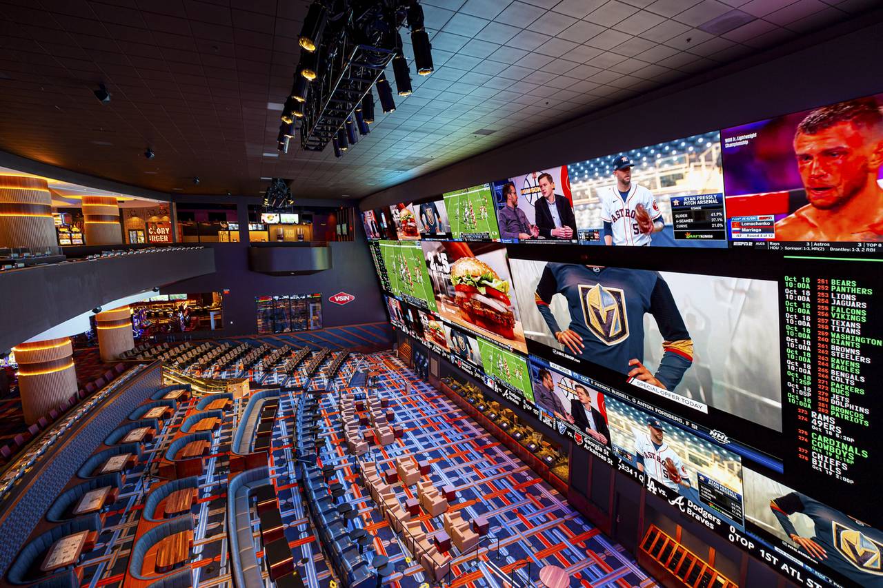 Circa attracts bettors to world's largest sportsbook, Betting