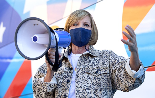 Chelsea Handler Supports Biden-Harris Volunteers