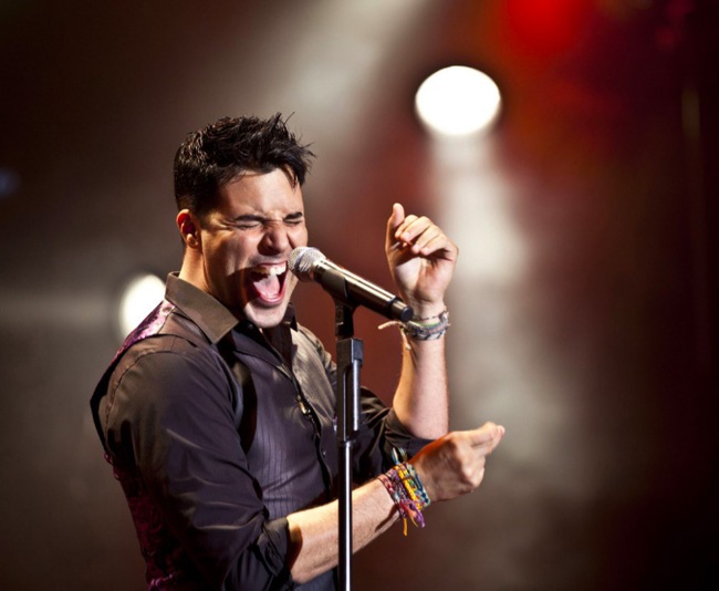 Frankie Moreno performs during a virtual fundraiser on November 15.