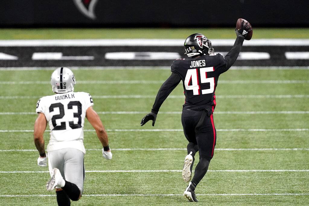 Atlanta Falcons outside linebacker Deion Jones (45) lines up