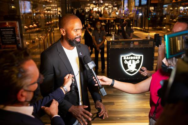 Raiders' Charles Woodson returns to Lambeau as enemy