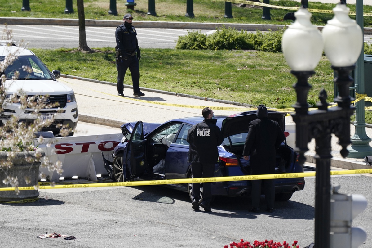 Man Rams Car Into 2 Capitol Police 1 Officer Driver Killed Las Vegas Sun News 1187