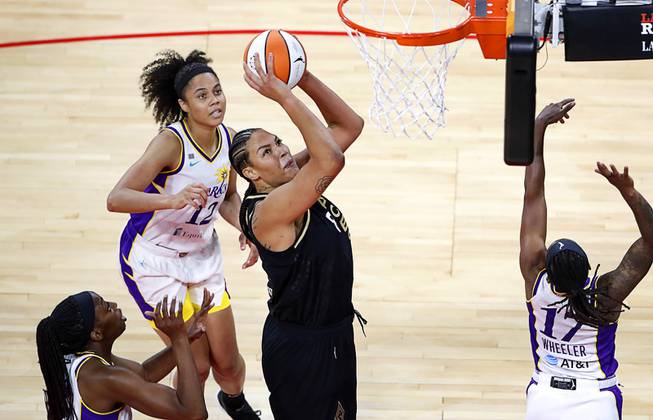 Photograph : Aces Season Opener Against Los Angeles Sparks 