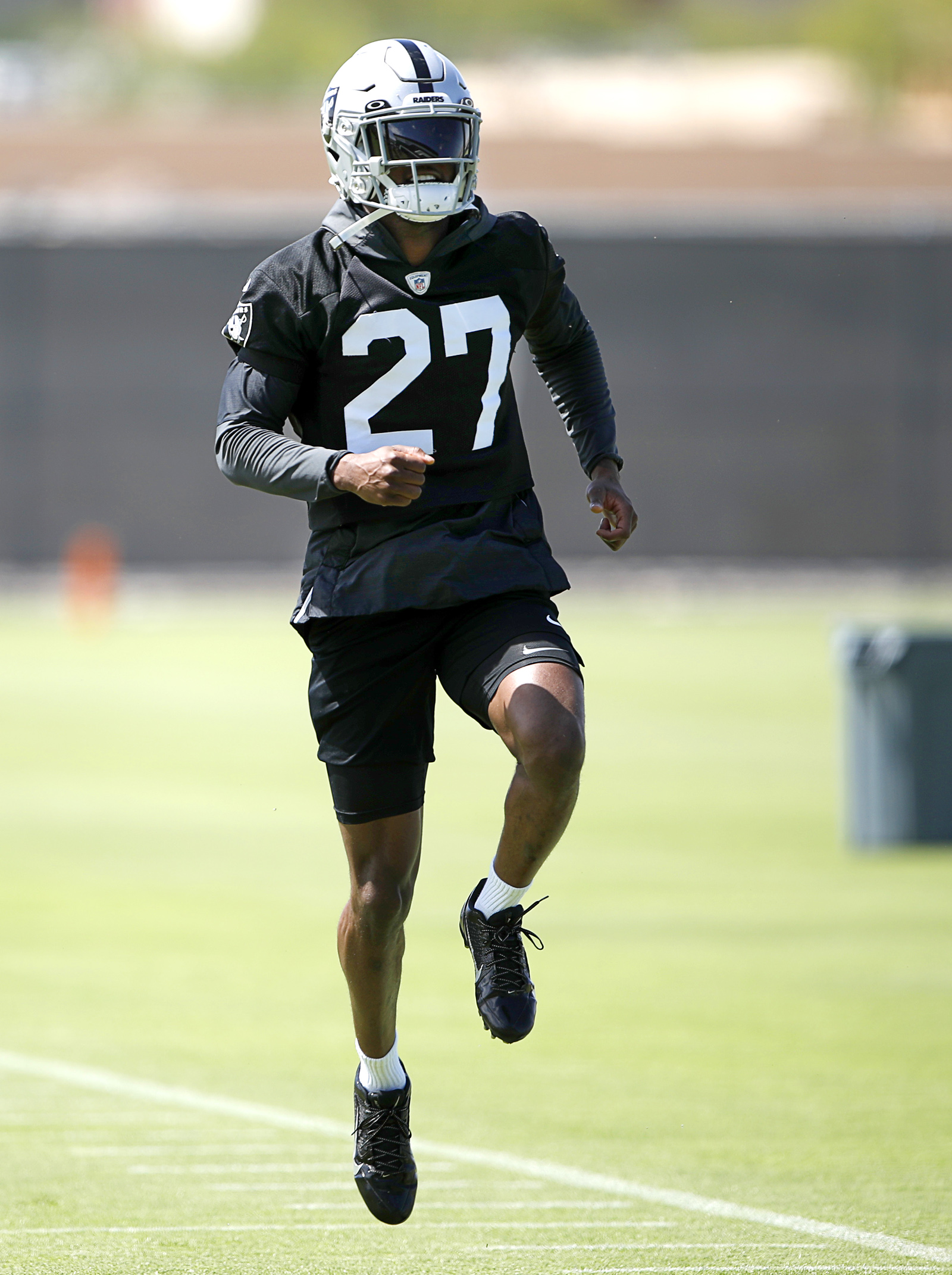 Las Vegas Raiders cornerback Trayvon Mullen (27) warms up before