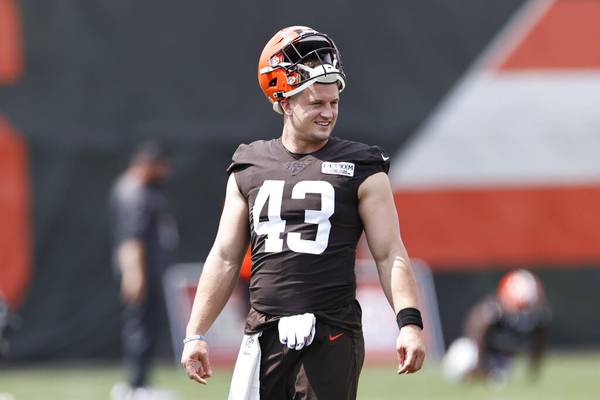 Cleveland Browns Fullback Johnny Stanton Poses With Critical Role