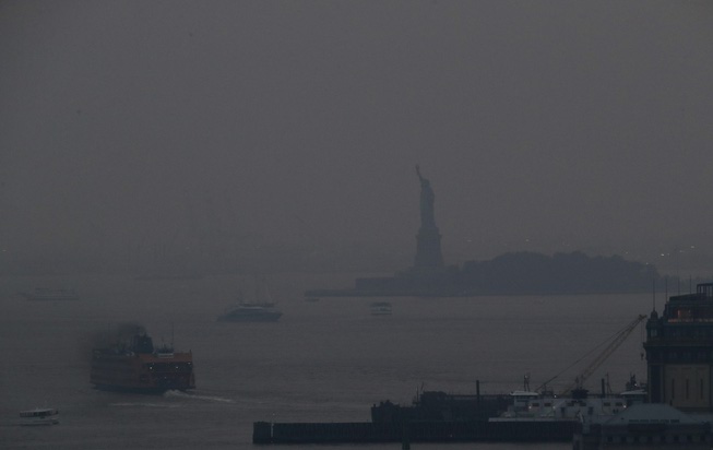 The Staten Island Ferry departs from the Manhattan terminal through ...