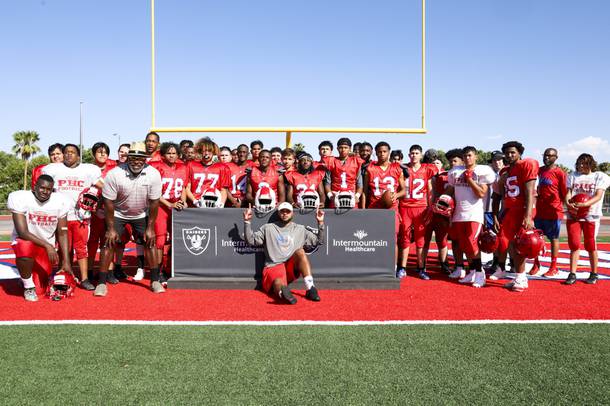 Photograph: Raiders Donate New Helmets to Valley High School - Las ...